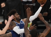 开云体育中国-考辛斯复出惊艳表现，湖人重拳狂批对手的简单介绍