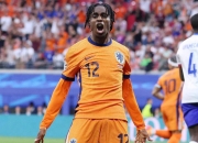 开云体育直播-意甲球员风波不断，濒临边缘