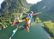 开云体育登录-切特关键战不手软，雄鹿全面压制广厦队