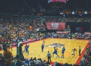 开云体育APP下载-跨界狂想，当广东队血拼火箭，拉文在F1赛道接管比赛—一场多维度的体育幻想盛宴