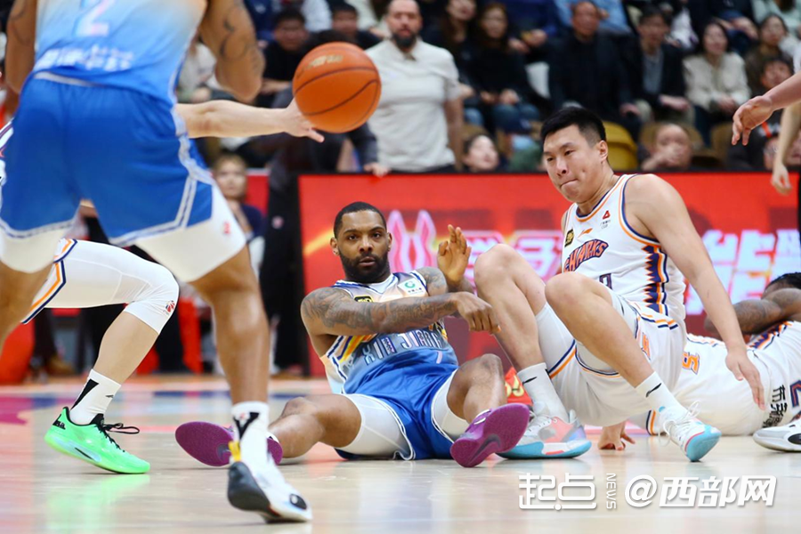 菲律宾男篮力克德国男篮，萨姆·米切尔制霸全场
