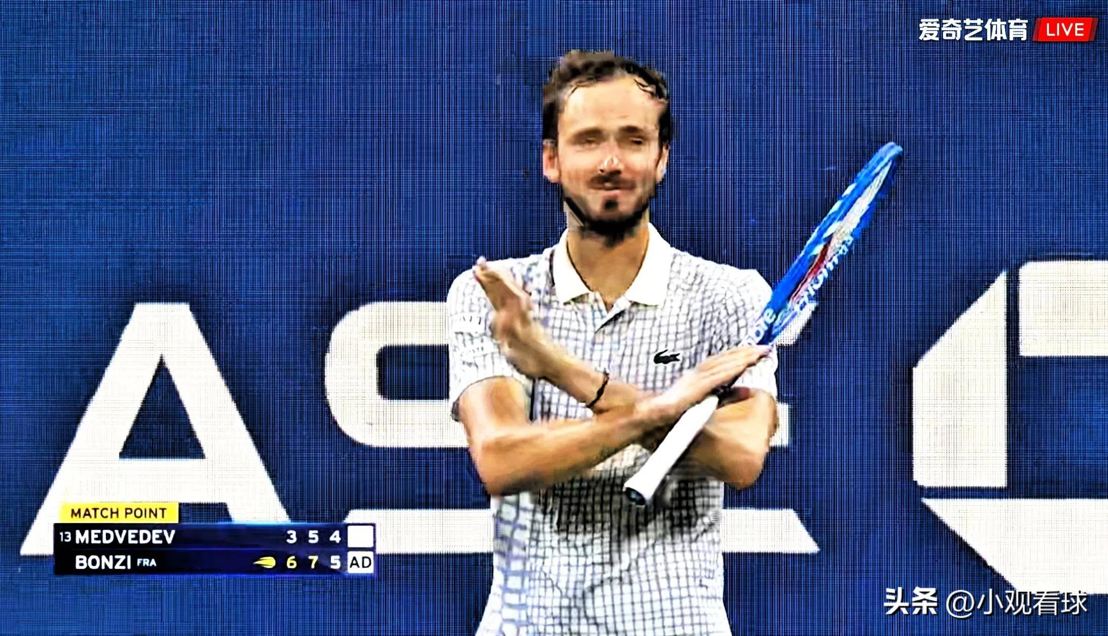 英国网球队力克澳大利亚网球队,梅德韦杰夫统治全场 英国网球队力克澳大利亚网球队,梅德韦杰夫统治全场