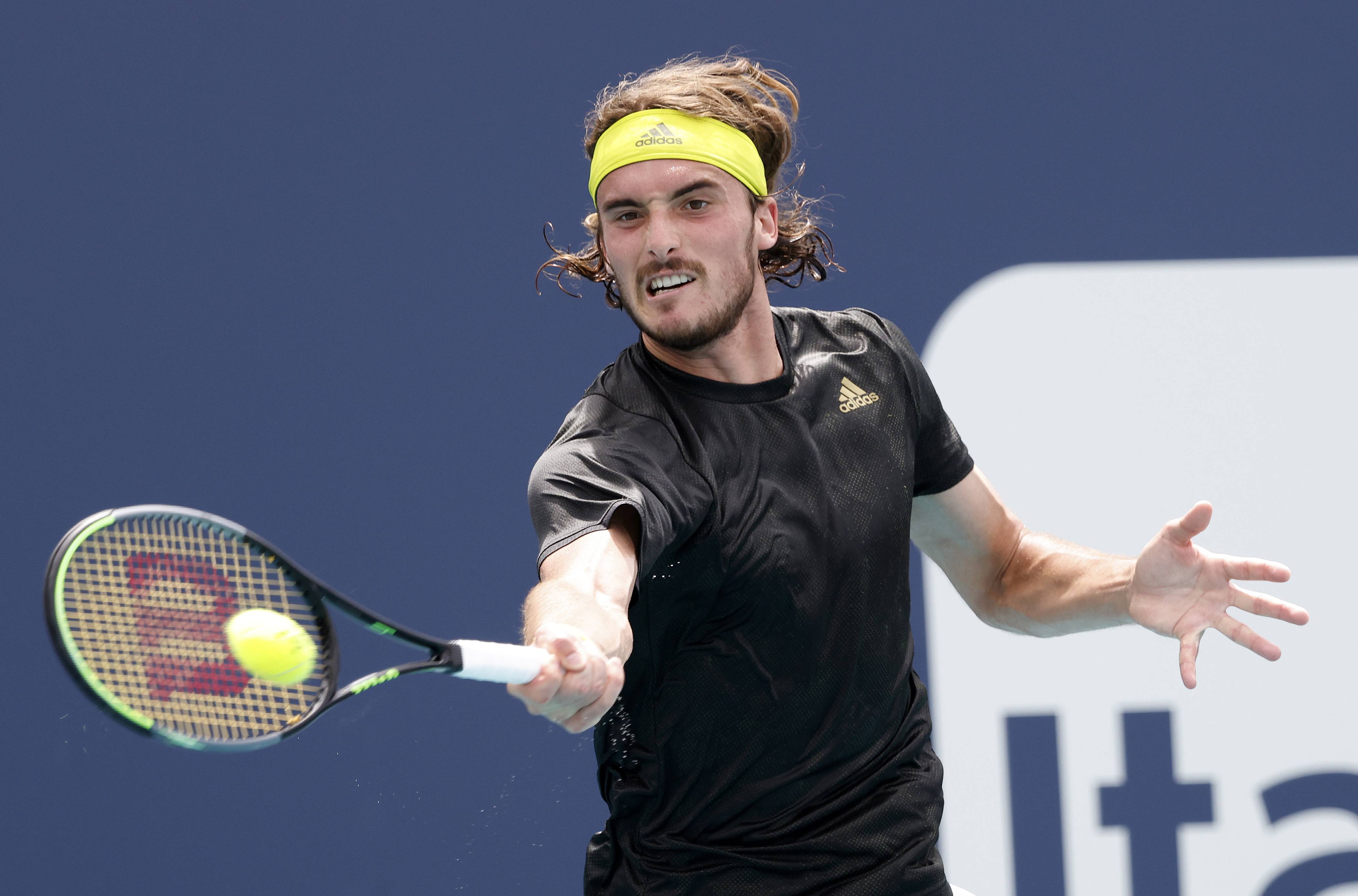 包含日本网球队爆冷澳大利亚网球队，西西帕斯打破历史纪录的词条