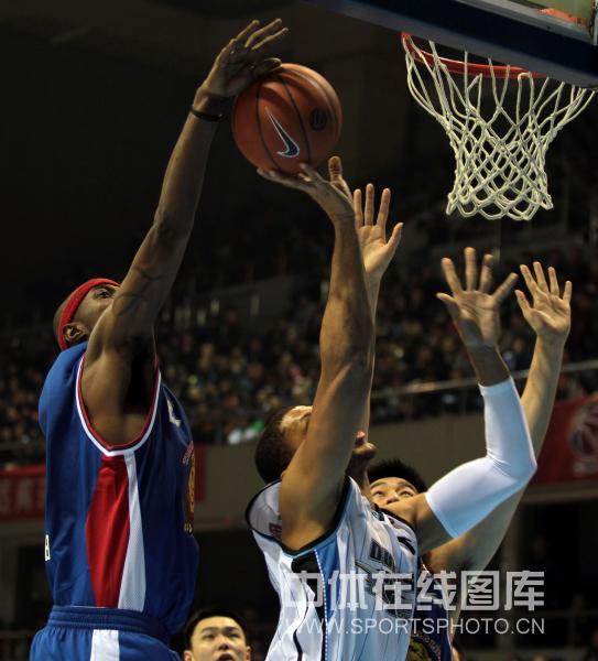 包含法国男篮绝杀西班牙男篮，莫里斯爆发神勇的词条