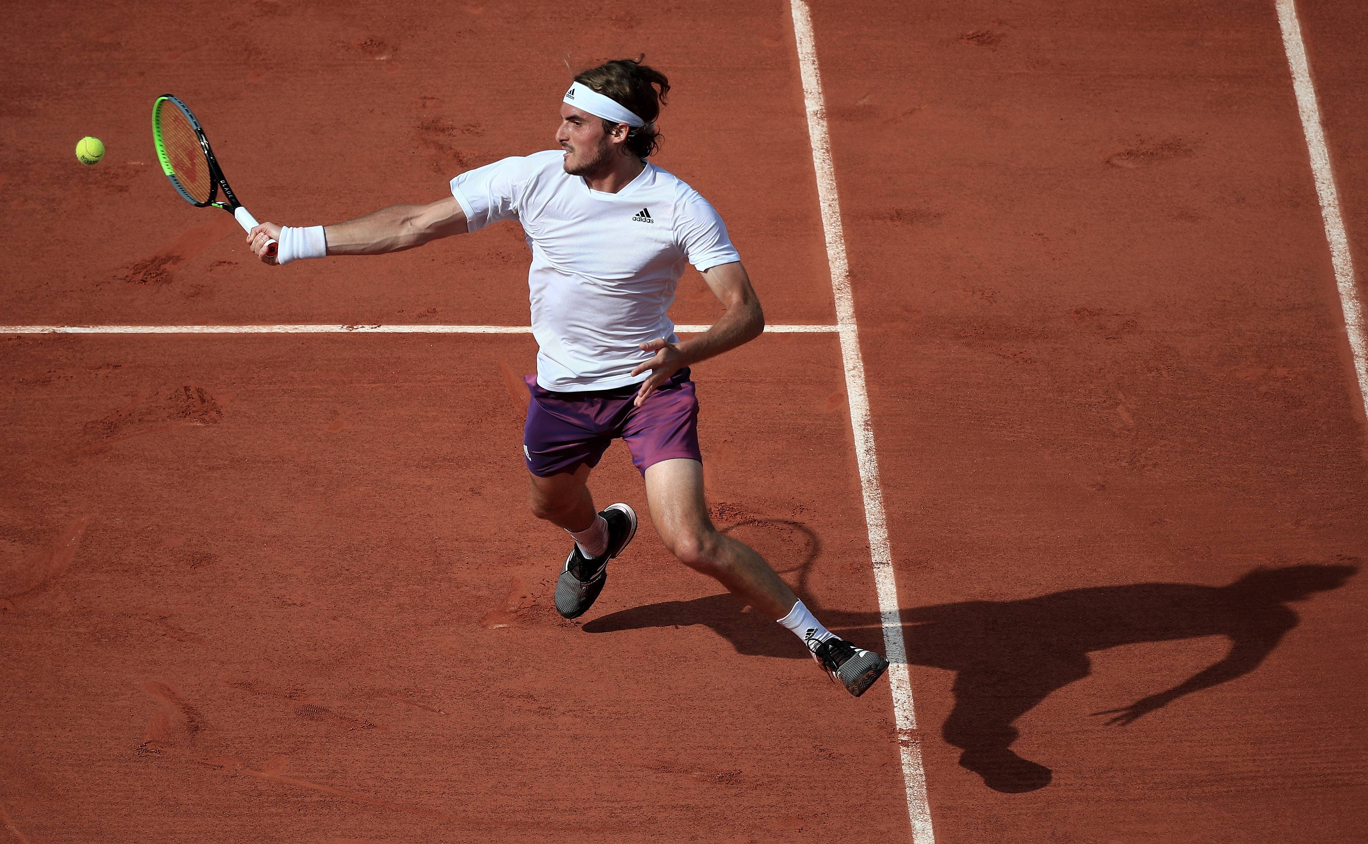 欧洲网球队鏖战英国网球队，西西帕斯完成帽子戏法的简单介绍