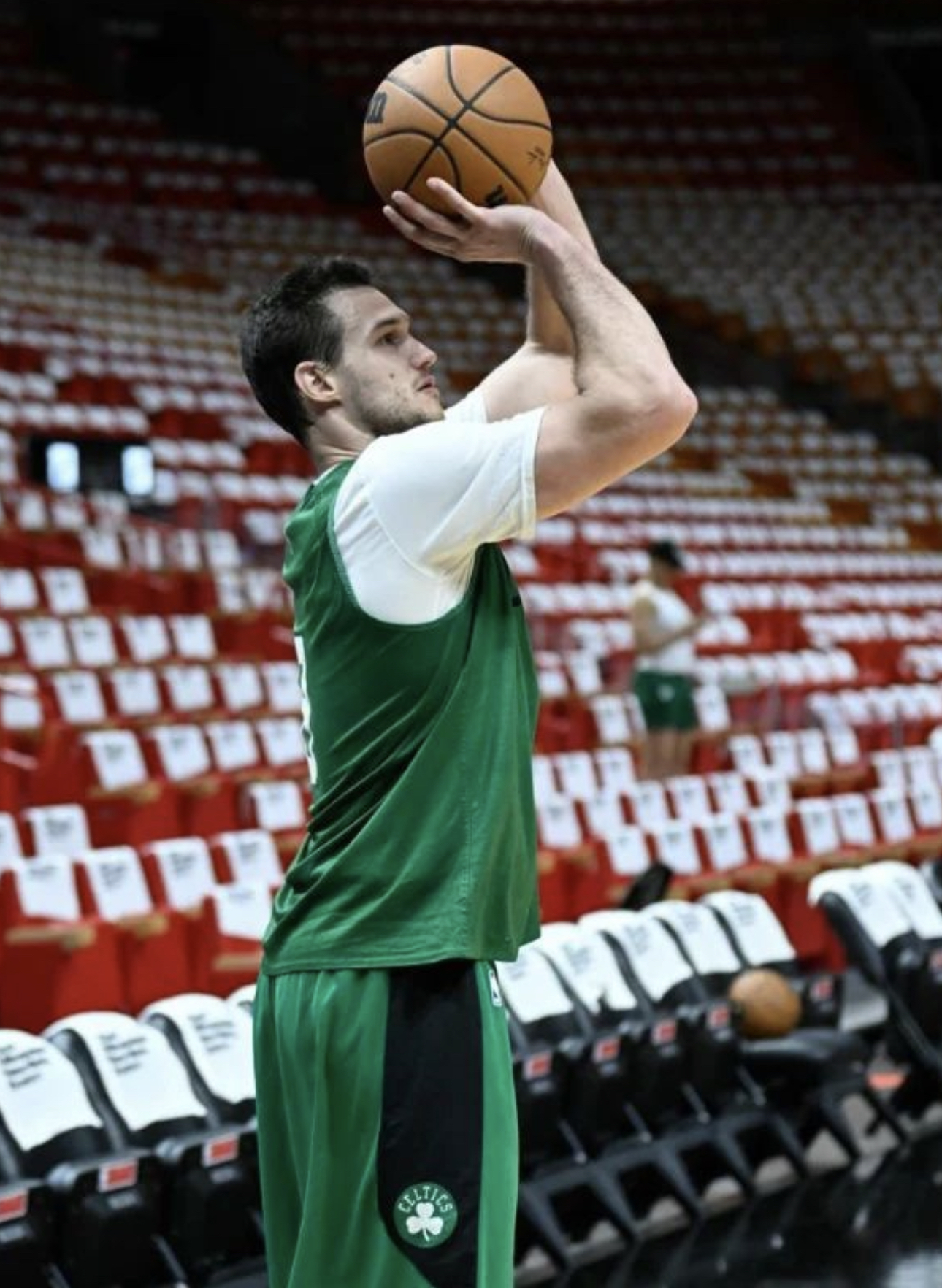 意大利男篮血洗湖人B队，加里纳利高光表现的简单介绍