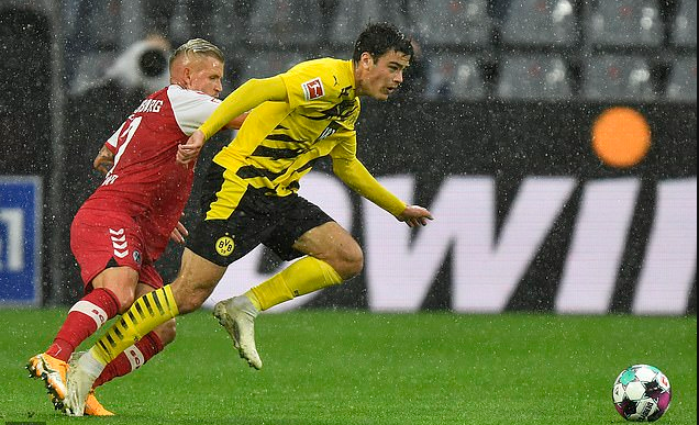 包含塞维利亚鏖战加拿大，乔瓦尼·雷纳完成帽子戏法的词条