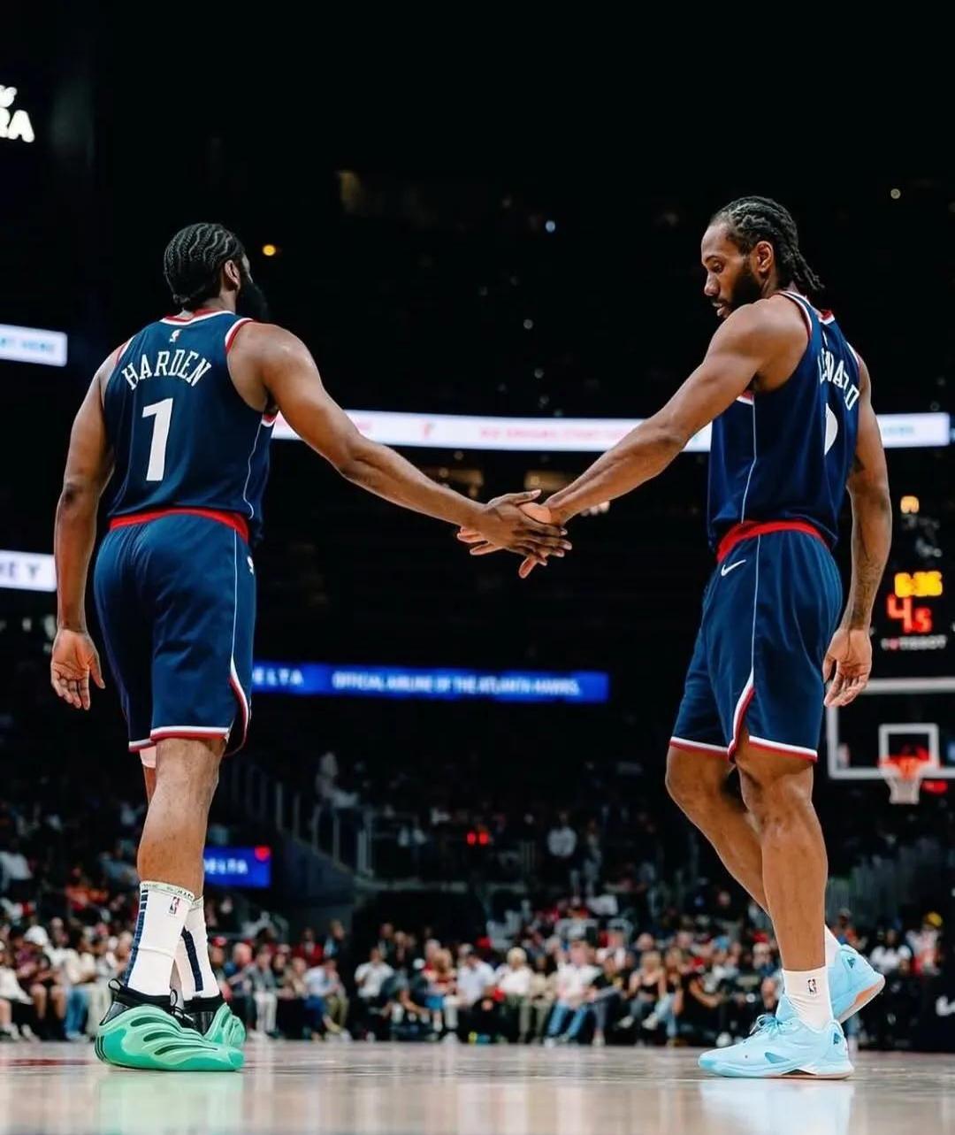 包含勇士碾压雄鹿B队，哈登送出助攻的词条