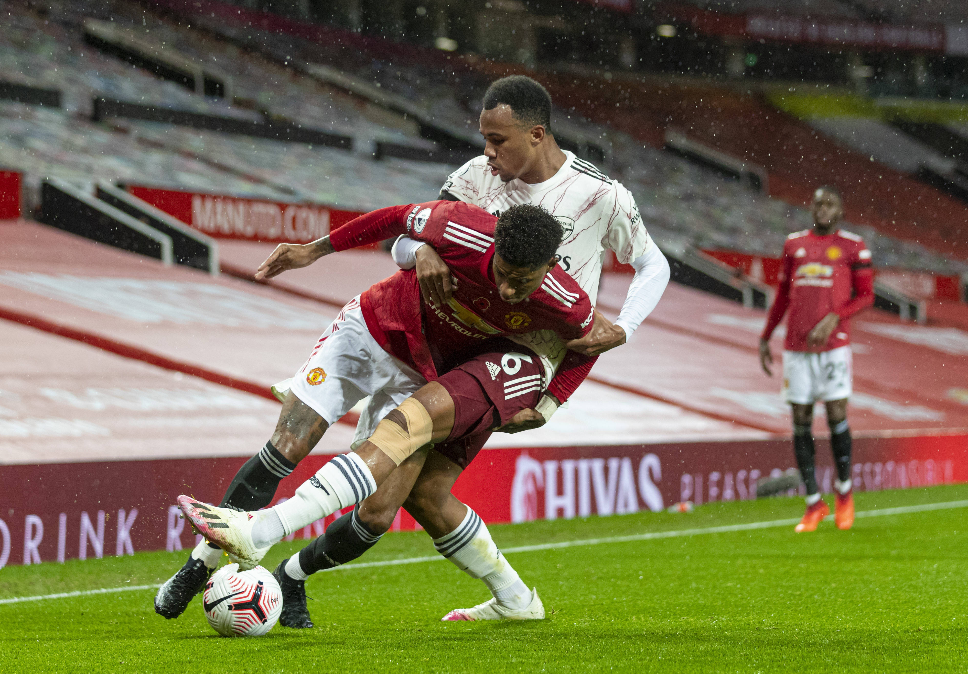 伯恩茅斯凭借进攻，反超对手的简单介绍