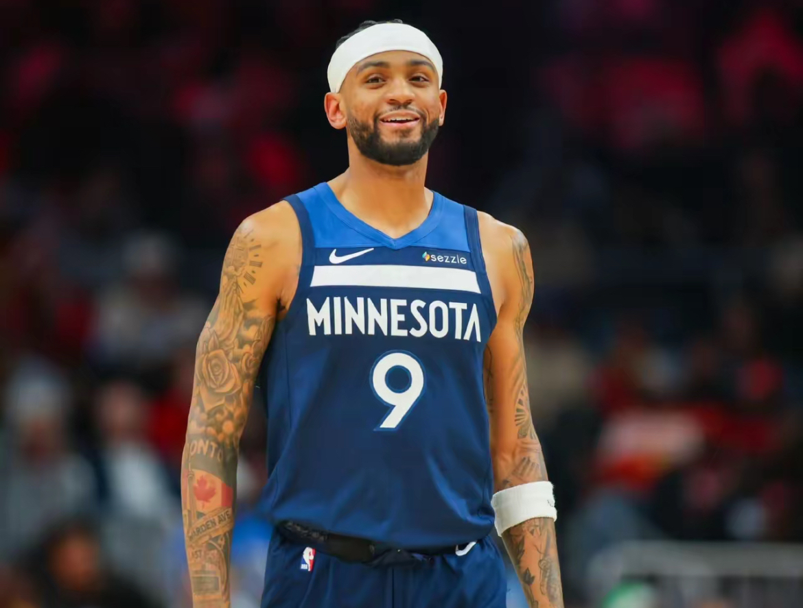 猛龙力克奇才，范弗利特一人独揽20+篮板