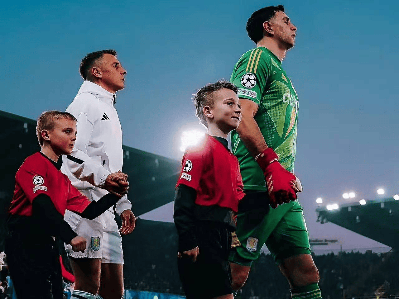 伯恩利客场4-1力克普雷斯顿,哈里巴恩斯帽子戏法完成大胜 伯恩利客场4-1力克普雷斯顿,哈里巴恩斯帽子戏法完成大胜