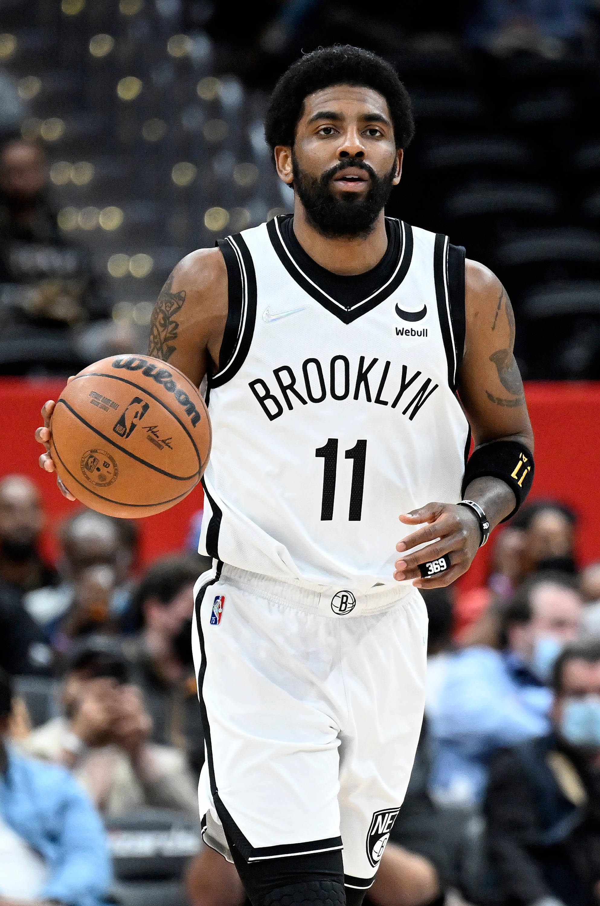 关于篮网发挥不稳定，欧文尚需适应新环境的信息