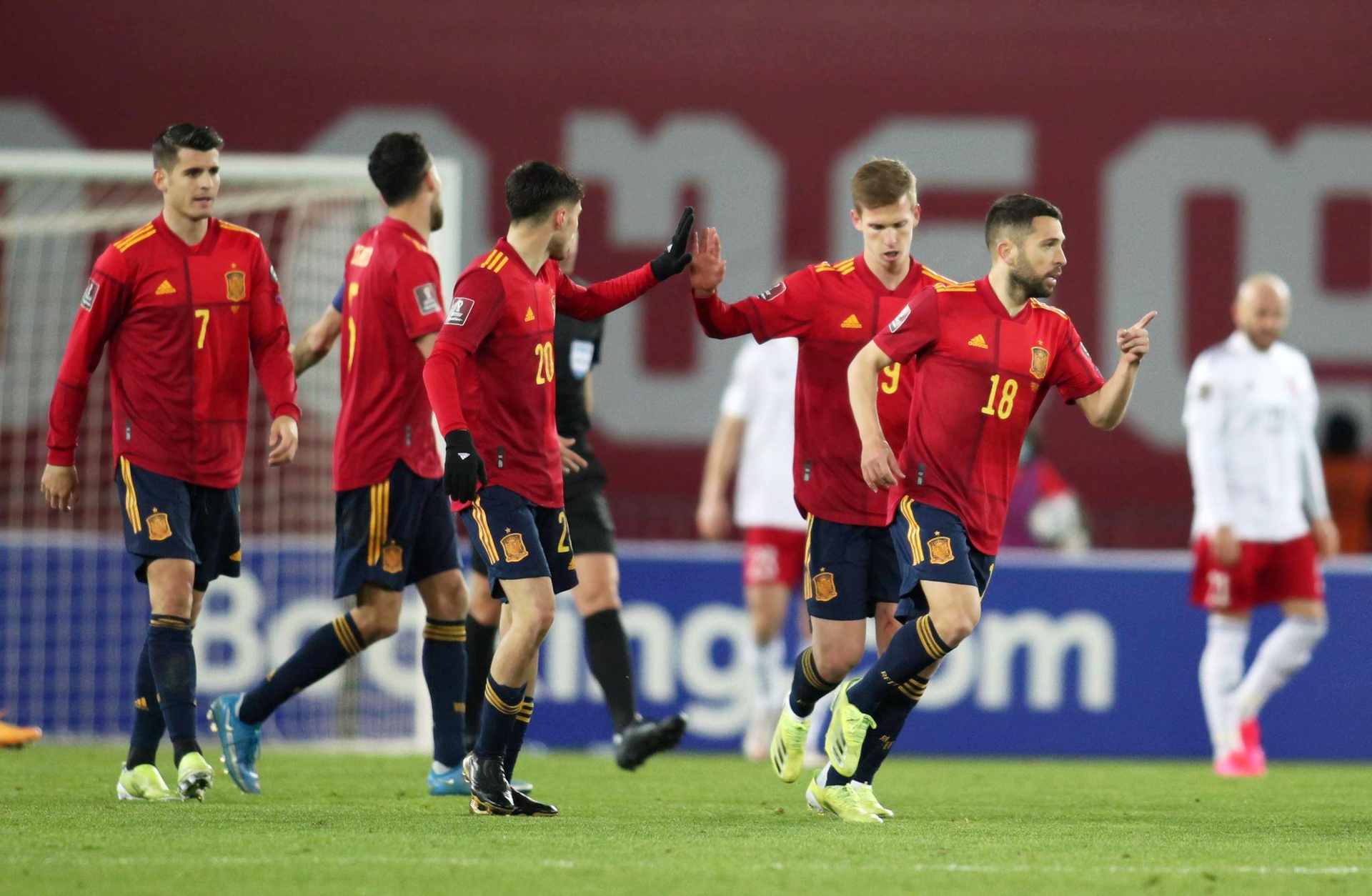 关于欧洲强队遭遇频繁挑战，争夺胜利之路艰辛的信息