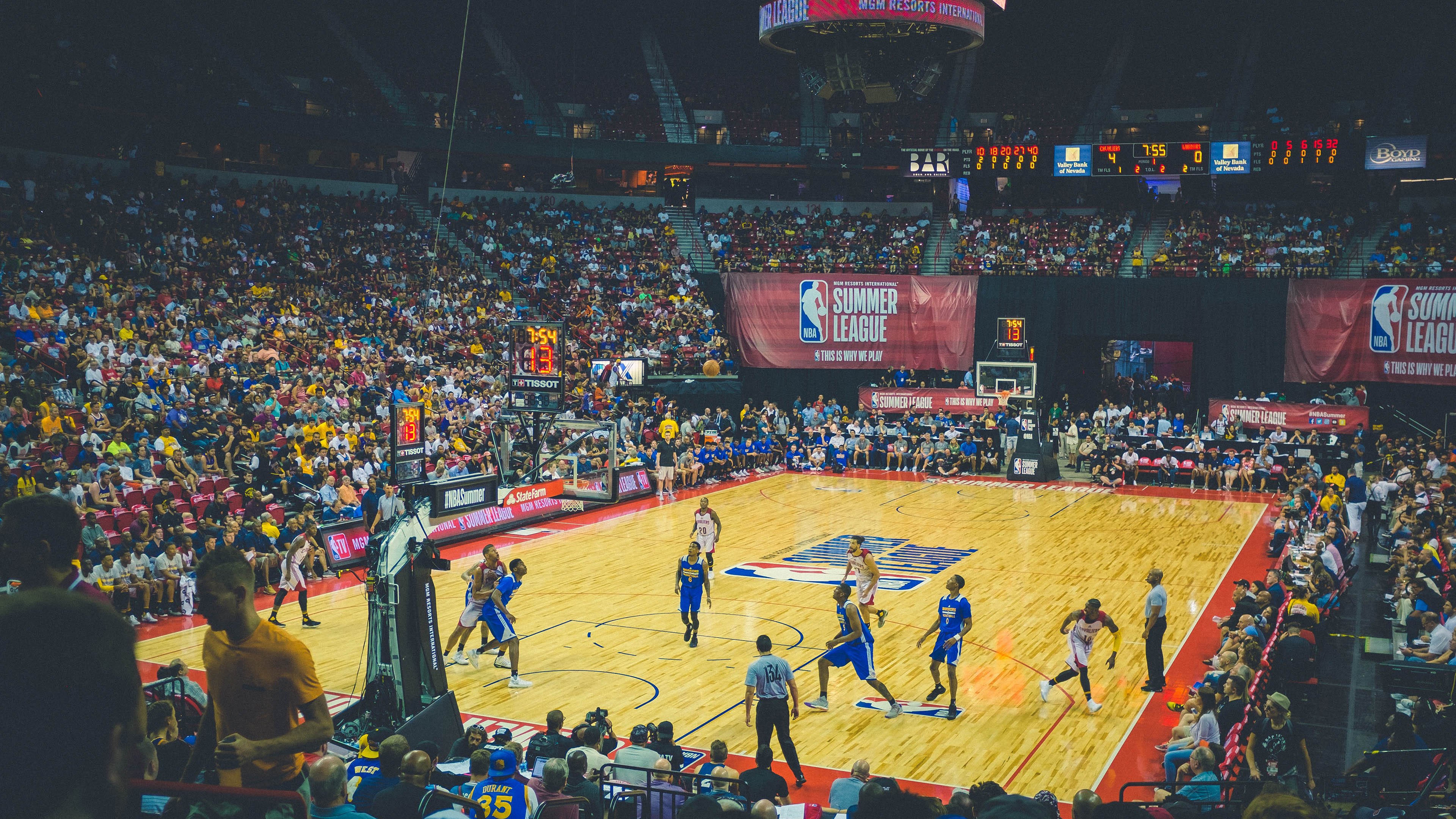 维尼修斯一剑封喉，瑞典淘汰赛惊险过关，美国梦碎背后的战术博弈