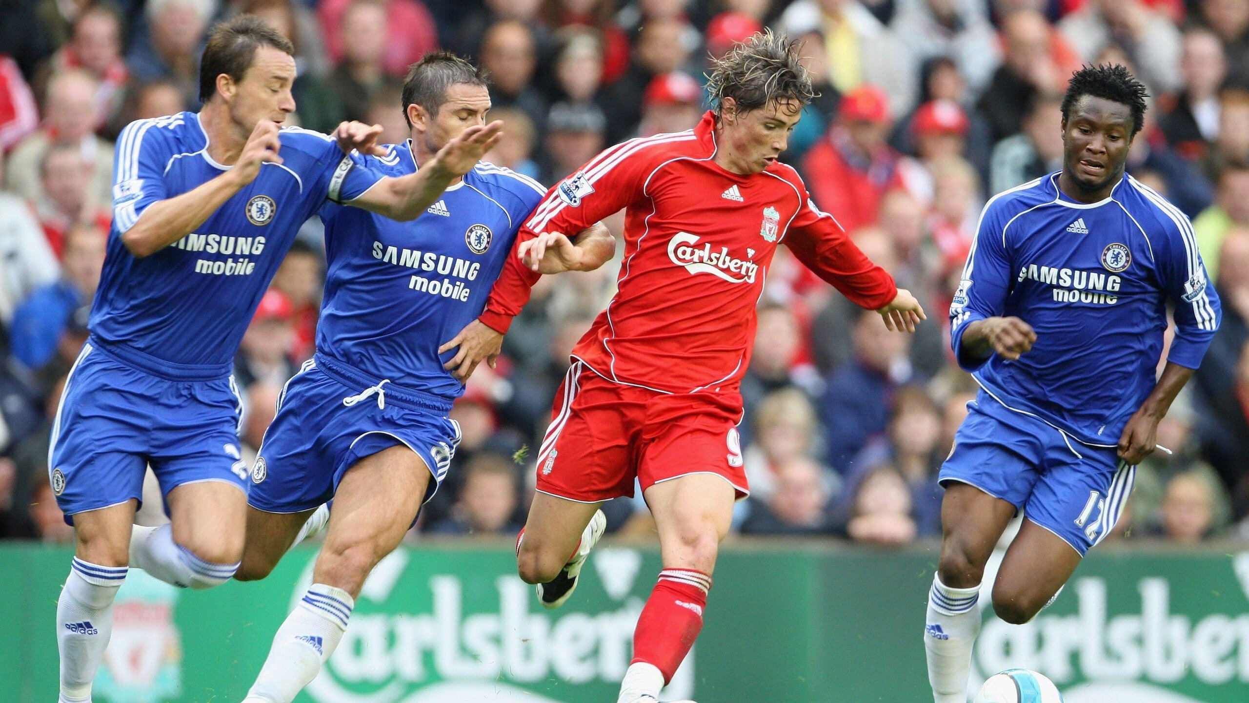 赛道上的逆袭，塞恩斯高光时刻，红牛二队鏖战雷诺车队