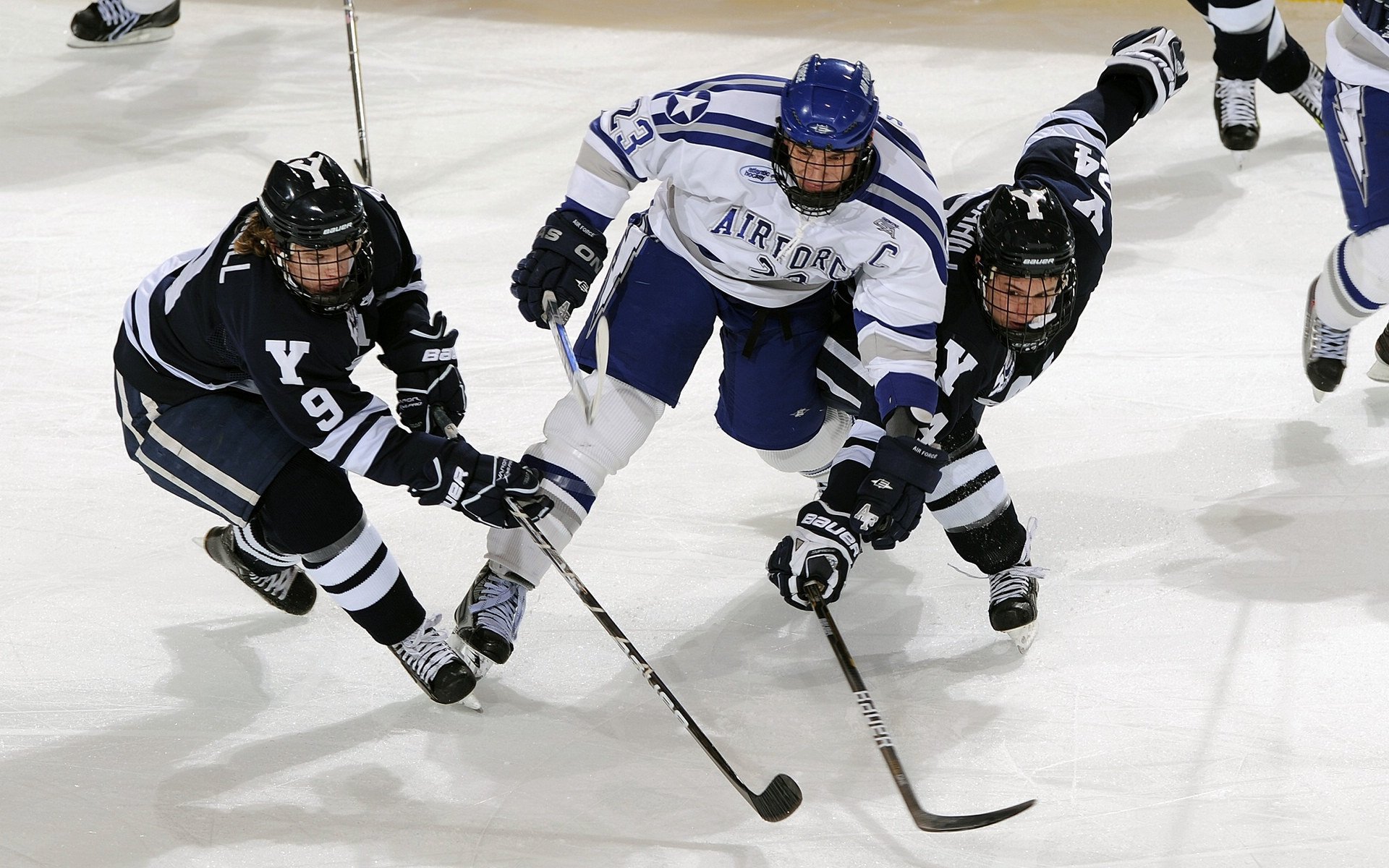 红牛车队轻取阿斯顿马丁，勒克莱尔扛起全队，法拉利的孤勇者与围场新格局