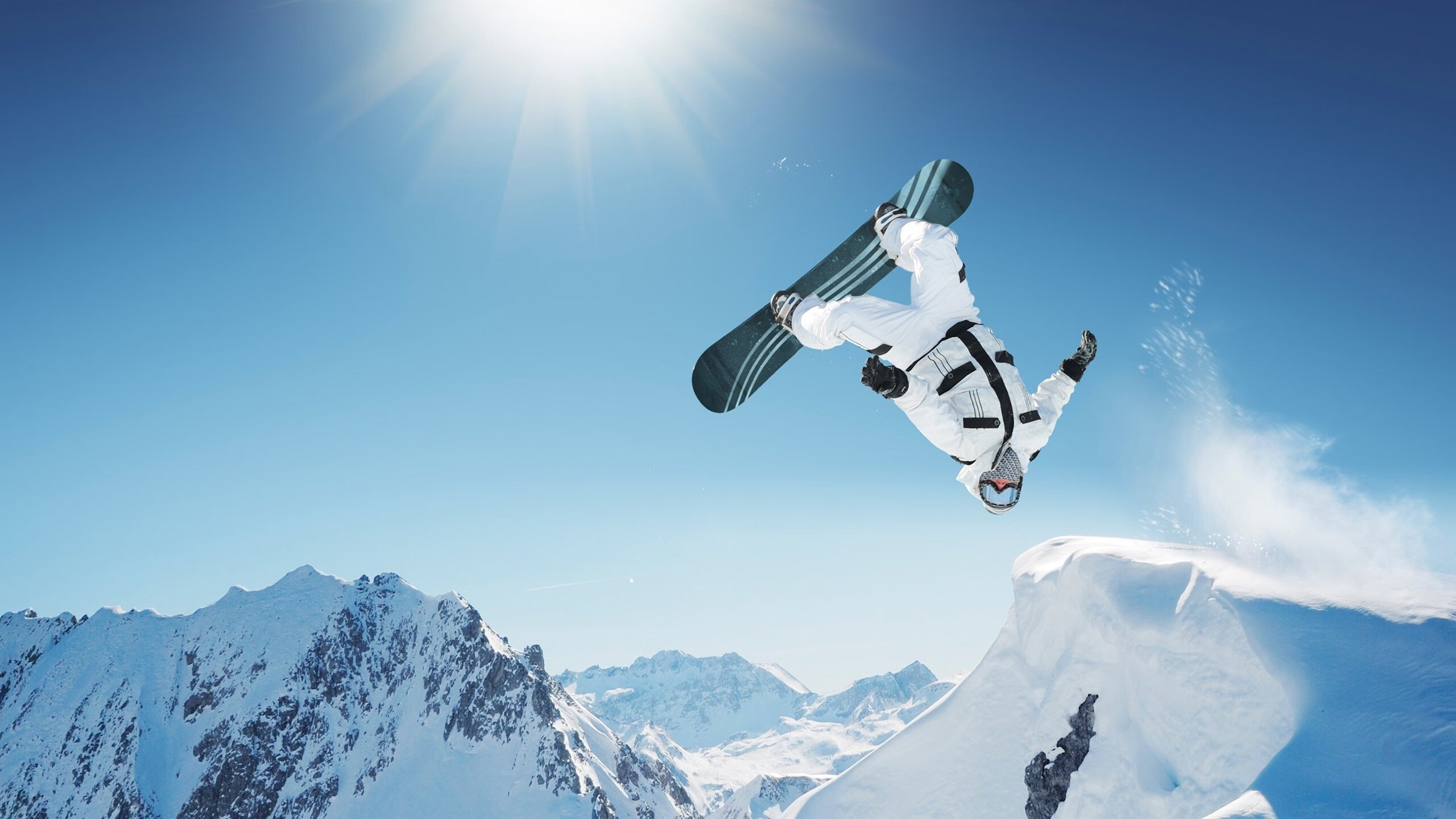 当足球的钢甲撞上乒乓的火焰，德国战车为何碾碎东瀛武士，而张本智和却燃爆全场